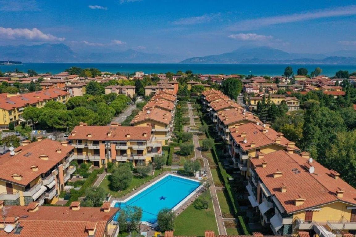 Discovery Flat With Pool & Bikes Apartment Sirmione Bagian luar foto