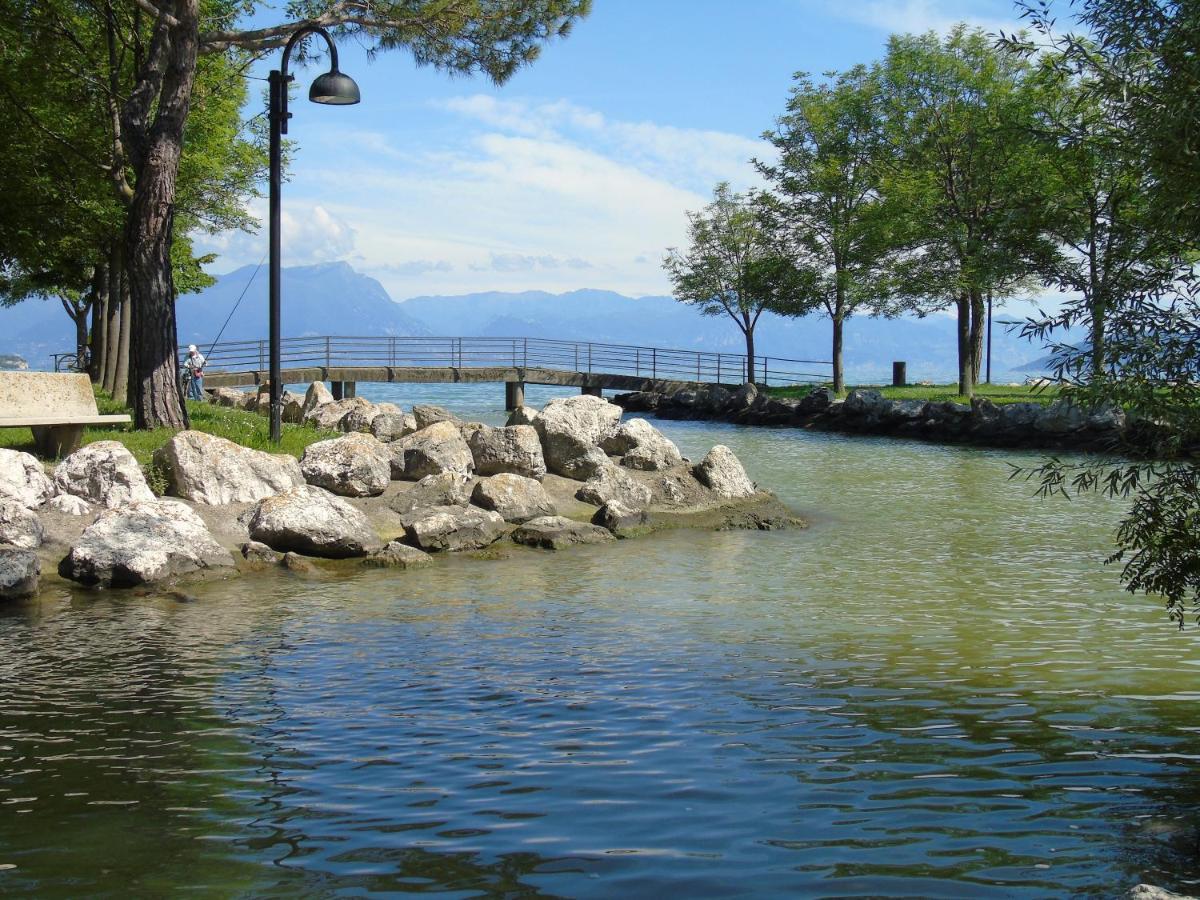 Discovery Flat With Pool & Bikes Apartment Sirmione Bagian luar foto